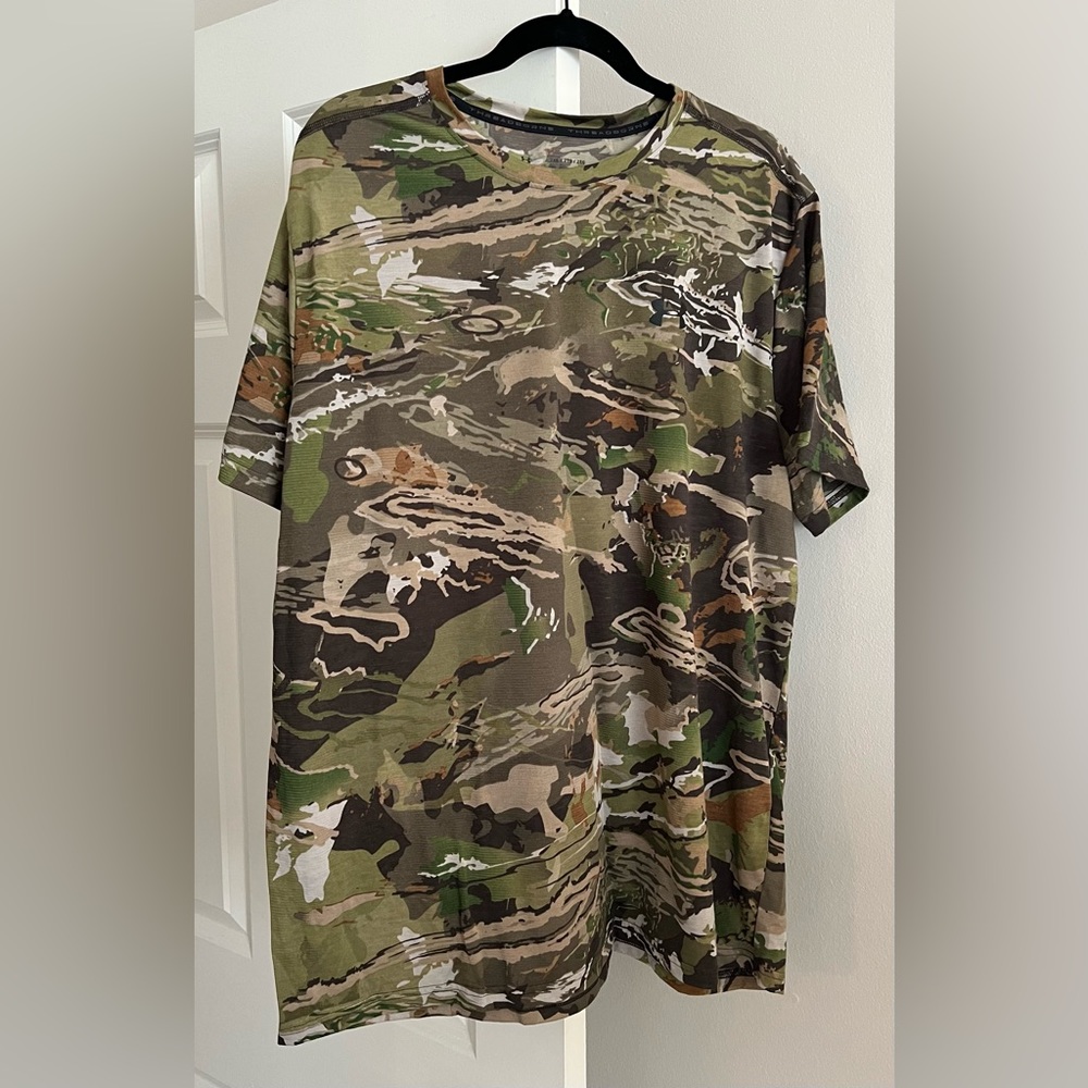 Mens Under Armour Camo Heat Gear T Shirt